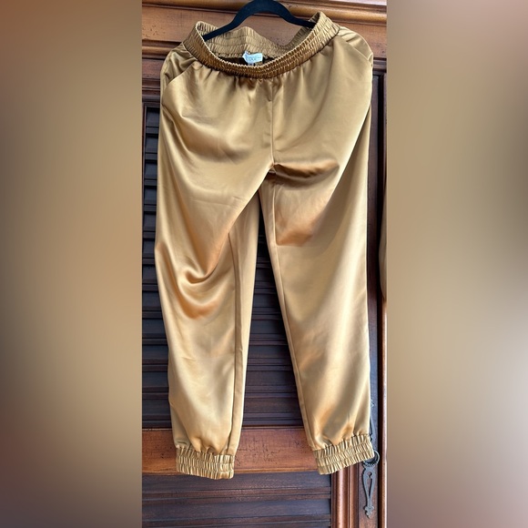 SEDGE copper color set Size Medium pants joggers style. Blouse shoulder pleated - Picture 4 of 4